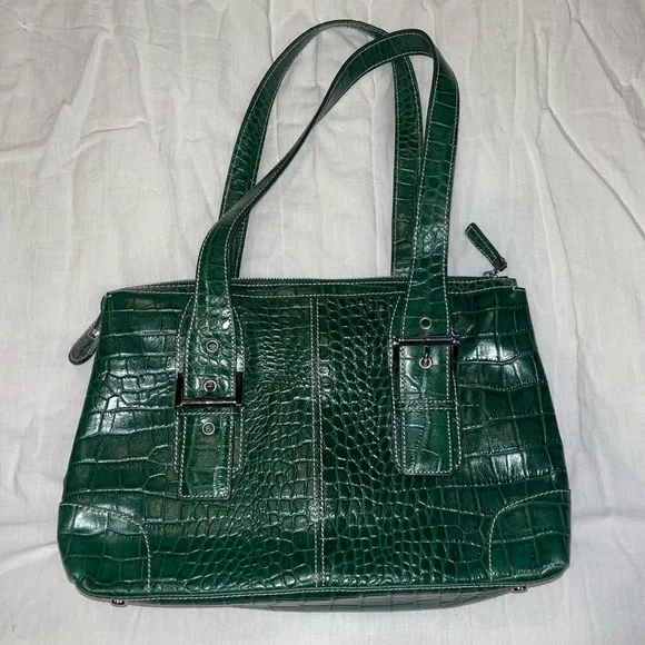 Vintage Charter Club emerald green crocodile medium sized purse